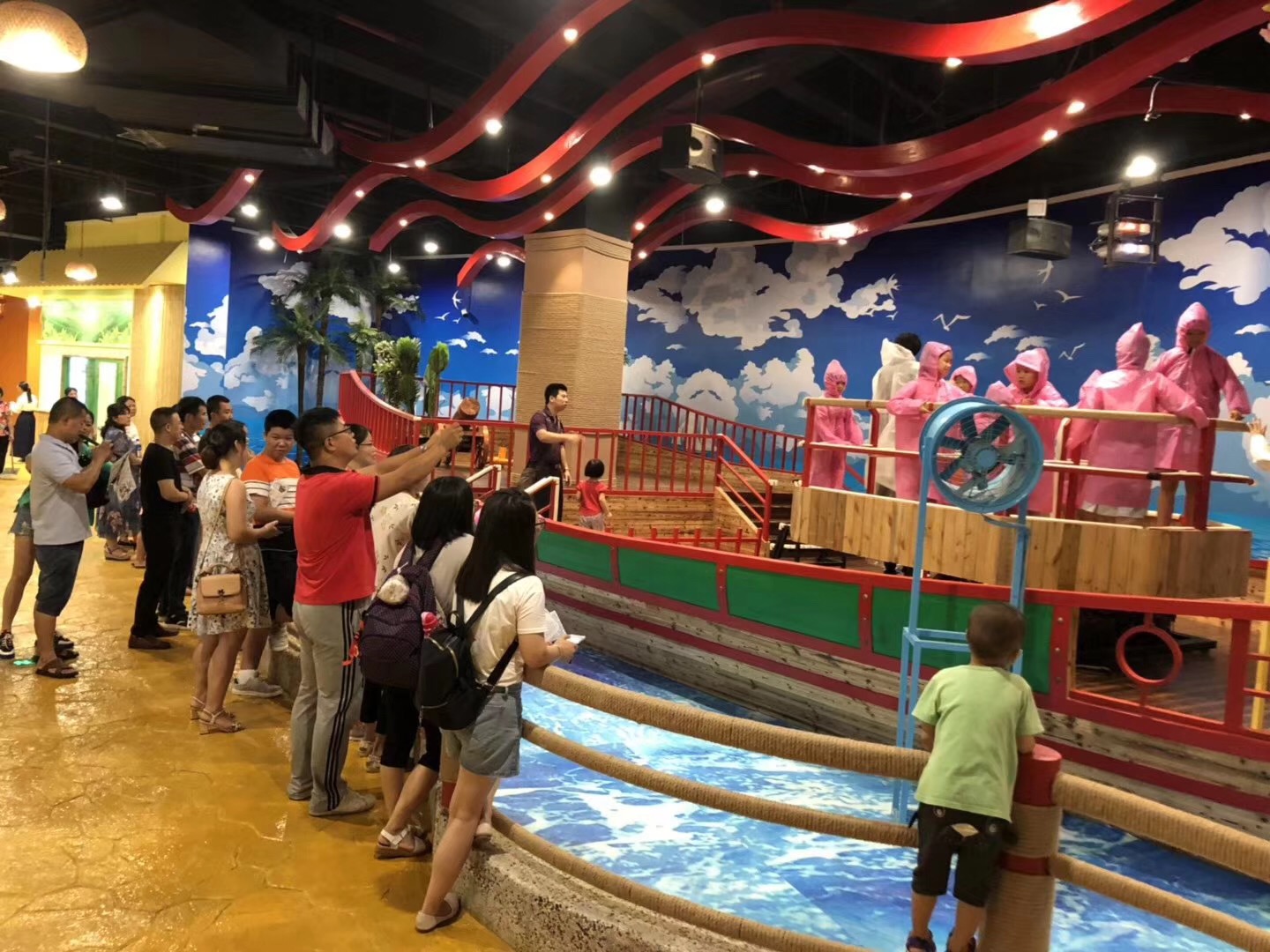 VR臺(tái)風(fēng)安全體驗(yàn)館真正臺(tái)風(fēng)來了，臺(tái)風(fēng)館作用是什么呢？